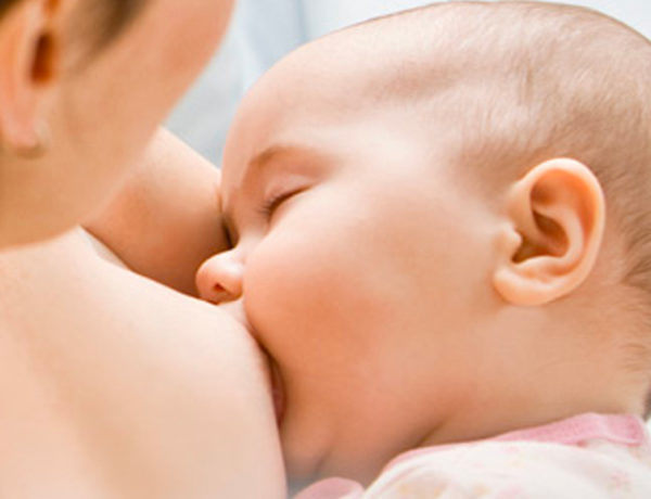 Femme qui allaite son bébé blog Wesco