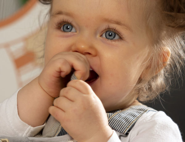 bébé avec doudou dans la bouche adieu tétine blog wesco