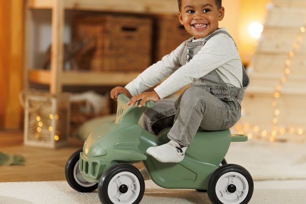 Enfant sur un quad vert blog wesco