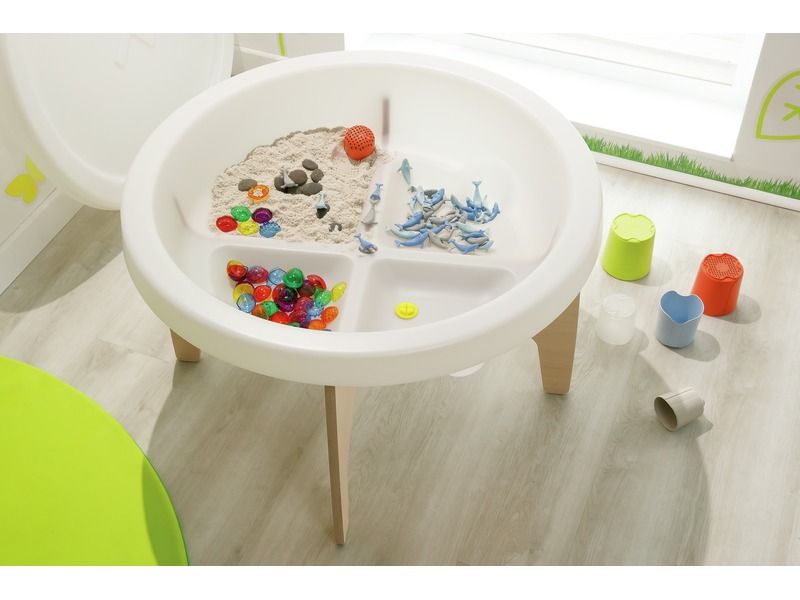 TABLE D'EXPLORATION SENSORIELLE Pieds bois en situation avec produits sensoriels