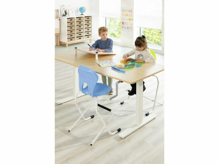 une table réglable à manivelle avec un plateau blog wesco